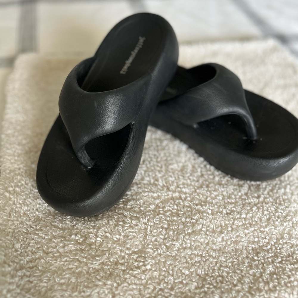 JEFFREY CAMPBELL Chillaxin Platform Thong Sandal in Black size 8